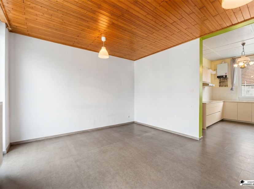 Situé dans la Vrijheidsstraat à Blankenberge, cet appartement en duplex bénéficie d'un emplacement exceptionnel. Vous vivrez ici en plein centre-ville
