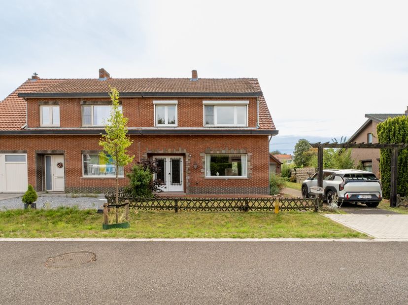Huis te koop in De Lei 32,
                    2491 Olmen