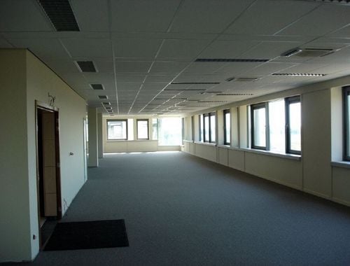                                         Bâtiment d’entreprise à louer à Mont-Saint-Guibert, € 27.329,58
