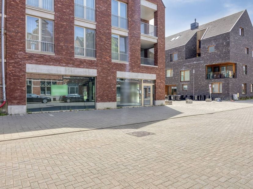 Vous recherchez un espace commercial ou un bâtiment de pratique idéalement situé à Louvain ? Alors cette propriété commerciale polyvalente d'environ 3