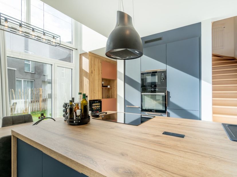 ERA B-LUX vous propose ce superbe duplex 2 chambres de 102 m² situé dans le quartier recherché de Schoppach à Arlon, avec jardin privatif et terrasse,
