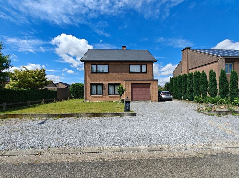 Vrijstaande, instapklare woning op een rustige toplocatie in Maasmechelen<br />
Bent u op zoek naar een vrijstaande woning? Dan is deze charmante woni