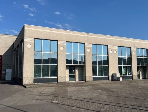                                         Bureaux à louer à Desteldonk, € 2.400

