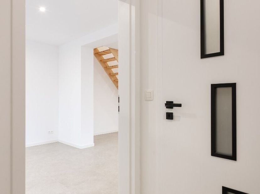 IN OPTIE!!! - Volledig gerenoveerde woning te koop op een prachtig perceel!<br />
Deze woning, gelegen op een perceel van maar liefst 16a80ca wordt ve