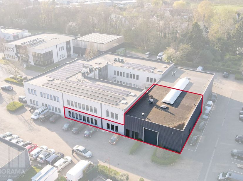 Unité PME de 205 m² avec un espace bureau de 267 m² dans un emplacement de premier choix !<br />
<br />
L’espace de stockage, avec une hauteur libre d