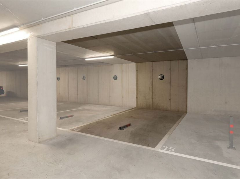 Garage à louer
                    à 3730 Hoeselt