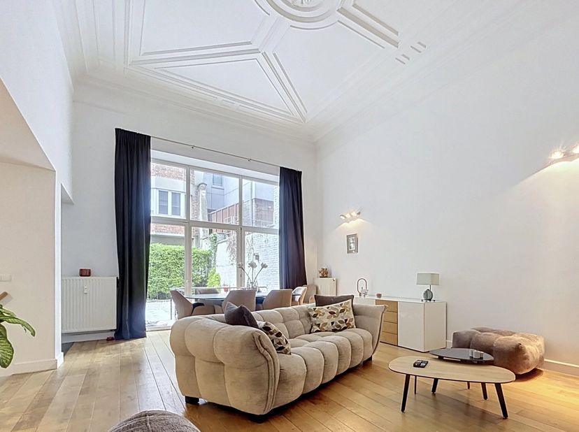 Exclusivité Barnes - Dans une élégante copropriété - ancien hotel de maitre entièrement réaménagé et rénové - avec seulement six unités, découvrez ce