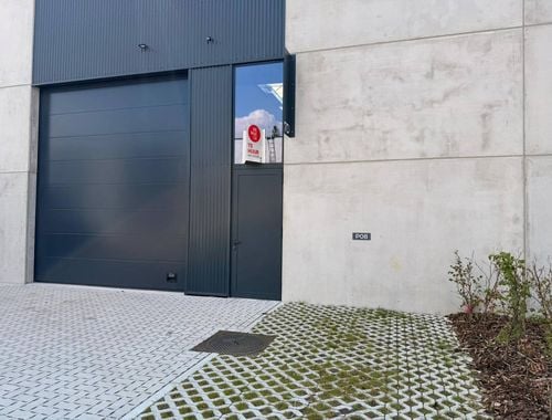                                         Entrepôt à louer à Pittem, € 725
