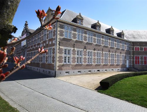                                         Bureaux à louer à Hasselt, € 5.230
