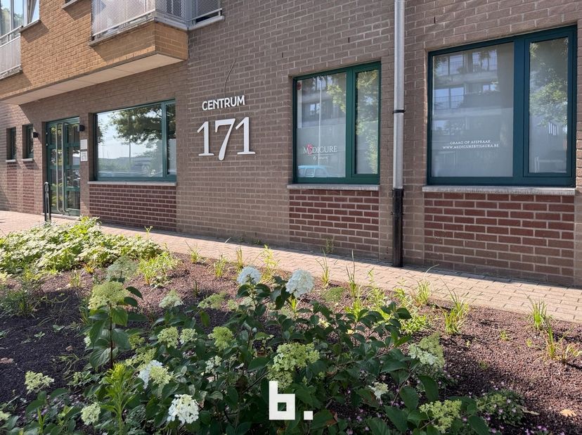 Praktijkruimte/kantoor te huur op langs de Maalse Steenweg in Sint-Kruis. De ruimte maakt deel uit van een verzorgd praktijkgebouw. <br />
<br />
Kenm