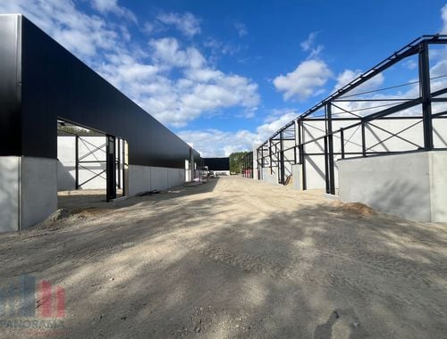                                         Bedrijfsgebouw te koop in Sint-Lievens-Houtem, € 280.800
