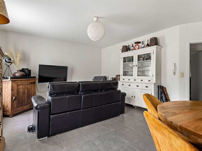Gelijkvloers éénslaapkamer appartement met tuintje in het centrum <br />
Ligging: Gelegen midden in het centrum van Vorselaar op wandelafstand van all