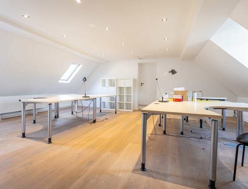                                         Bureaux à louer à Lasne-Chapelle-Saint-Lambert, € 1.100
