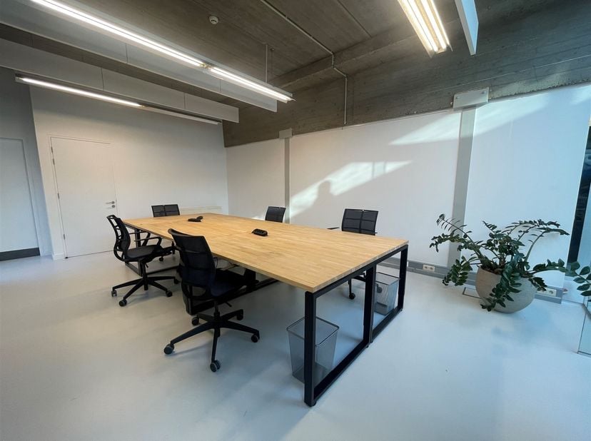 All inclusive co-working kantoorruimtes te huur!<br />
<br />
Ligging: De kantoorruimtes zijn gelegen op toplocatie in Merksem in de Koekenfabriek.<