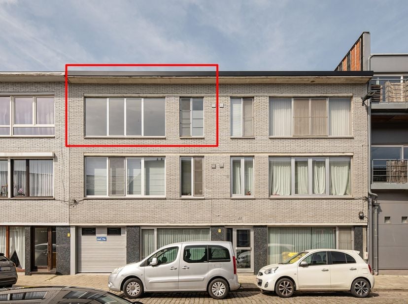 Bent u op zoek naar een comfortabel en onmiddellijk bewoonbaar appartement op een rustige, maar toch centrale ligging? Dan is dit verzorgd 2-slaapkame