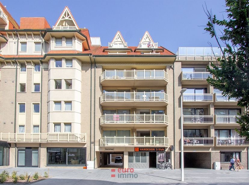 Gezellig en lichtrijk appartement in hartje Nieuwpoort Bad. Dit appartement geniet een subliem ligging aan de schildpad en vlakbij de Havengeul. Naast