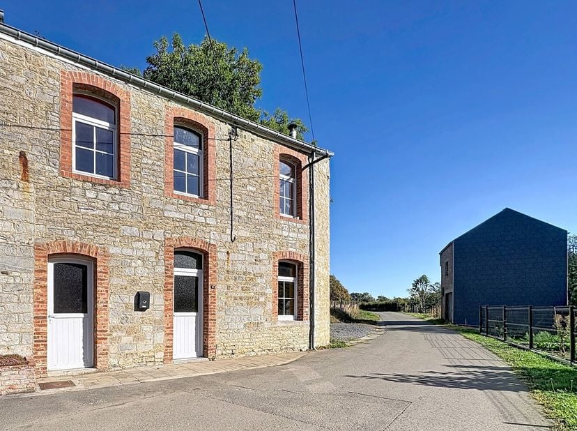 Maison à vendre à ,
                    5570 Baronville