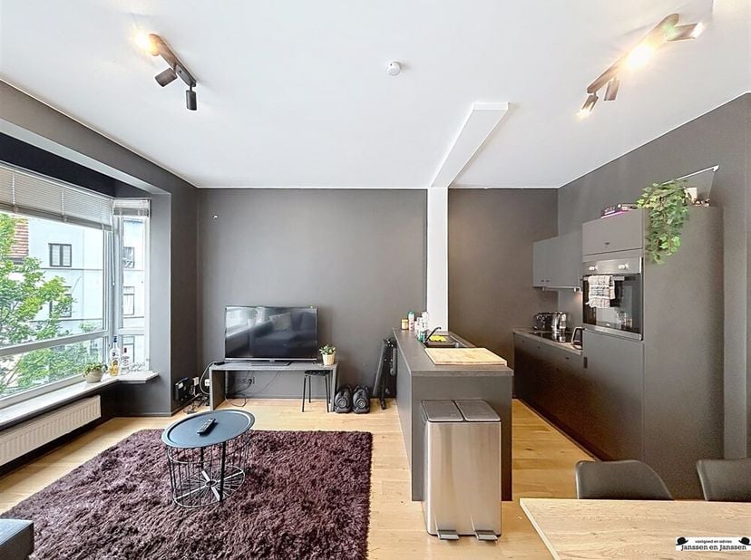 Bemeubeld 2 slaapkamer appartement op en top locatie in Antwerpen<br />
Het appartement is gelegen in het centrum van Antwerpen op wandelafstand van h