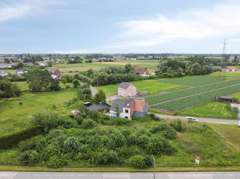 Te koop: Ruime bouwgrond voor een open bebouwing in Leest (Mechelen) Het perceel biedt een uitstekende basis voor het bouwen van een hedendaagse vrijs