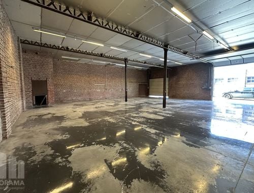                                         Bedrijfsgebouw te huur in Rumbeke, € 845
