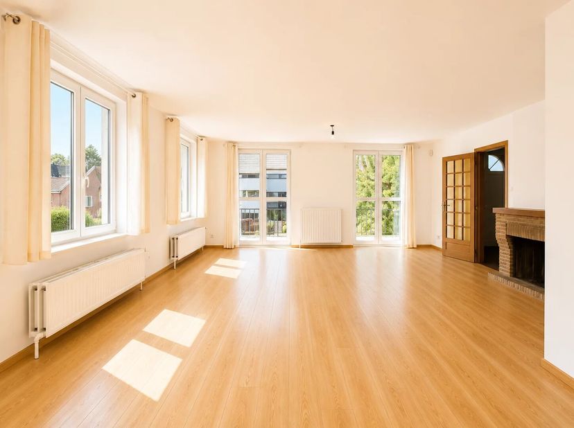 Gepresenteerd door Debora Peruch Tel : 0476/71.28.17 ou debora.peruch@victoire.be<br />
Victoire | Junot biedt u dit prachtige huis met 4 zijden aan,