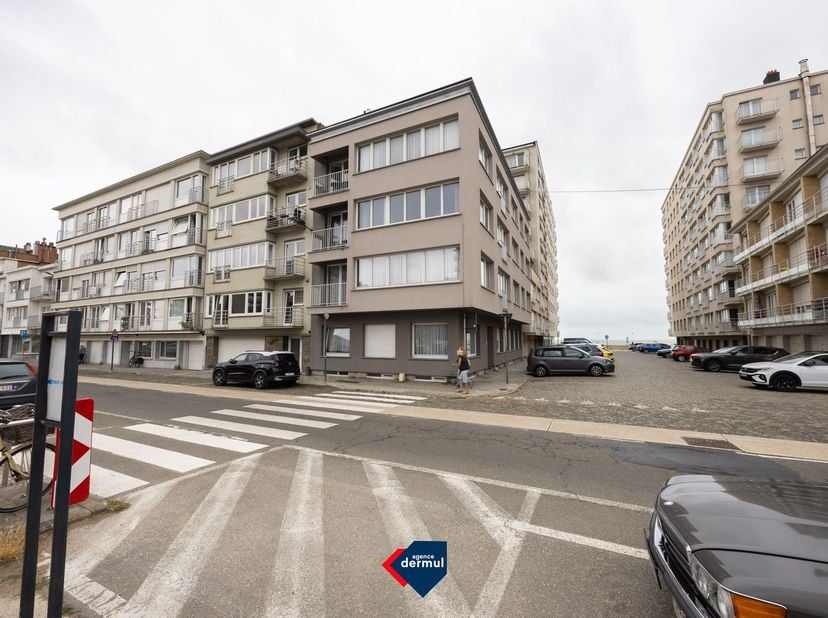 Dit verzorgde en knusse appartement met één slaapkamer is gelegen op de derde verdieping te Mariakerke, op een uitstekende locatie vlak bij de zee en