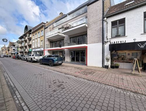                                         Bien commercial à louer à Veurne, € 1.300
