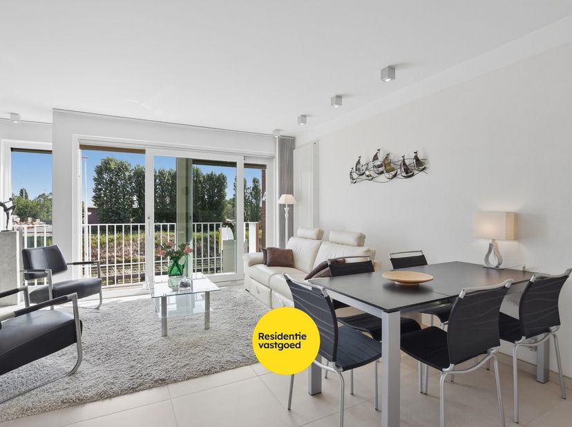 Instapklaar 2 slaapkamerappartement (57m²) met zicht op de vaart in Nieuwpoort-Stad.<br />
Prachtig verzorgd tweeslaapkamerappartement (2014) op een r