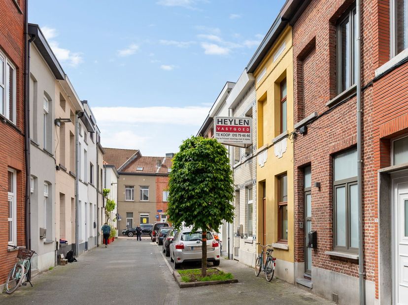 Op zoek naar een charmante stadswoning op een rustige, kindvriendelijke locatie én vlak bij het bruisende centrum van Mechelen? Dan is deze gezellige