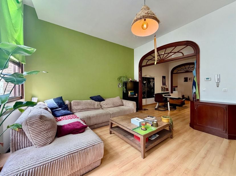 Wijk Grand-Place - Appartement met 2 slaapkamers van +/- 80 m² - Op de 1e verdieping van 3 verdiepingen: Een appartement bestaande uit een hal, een wo