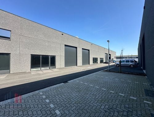                                         Bedrijfsgebouw te huur in Moeskroen, € 1.750
