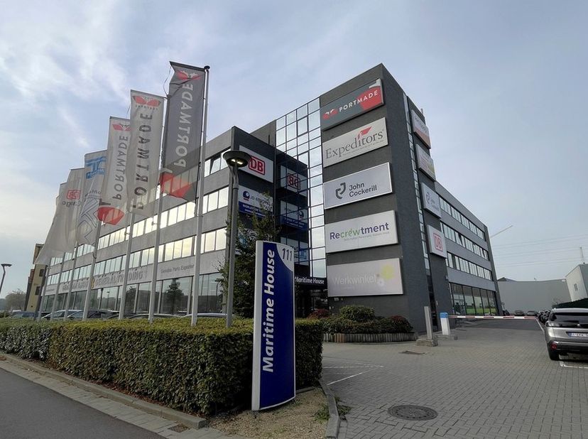Bien professionnel à louer
                    à 2030 Antwerpen