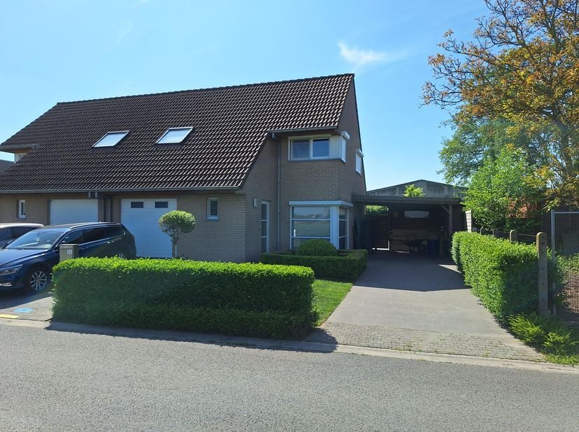 Huis te koop in Ballingstraat 139,
                    8560 Gullegem