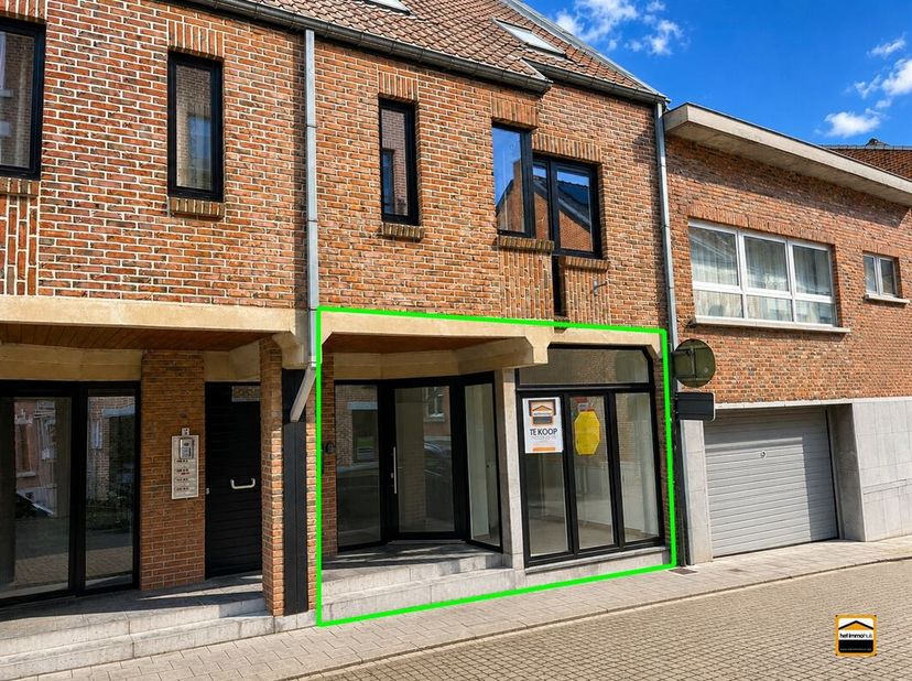 Recent gerenoveerd één-slaapkamer appartement met privé-terras<br />
in hartje Borgloon<br />
*EPC: B (geen renovatieplicht) *Asbestveilig<br />
Op zo