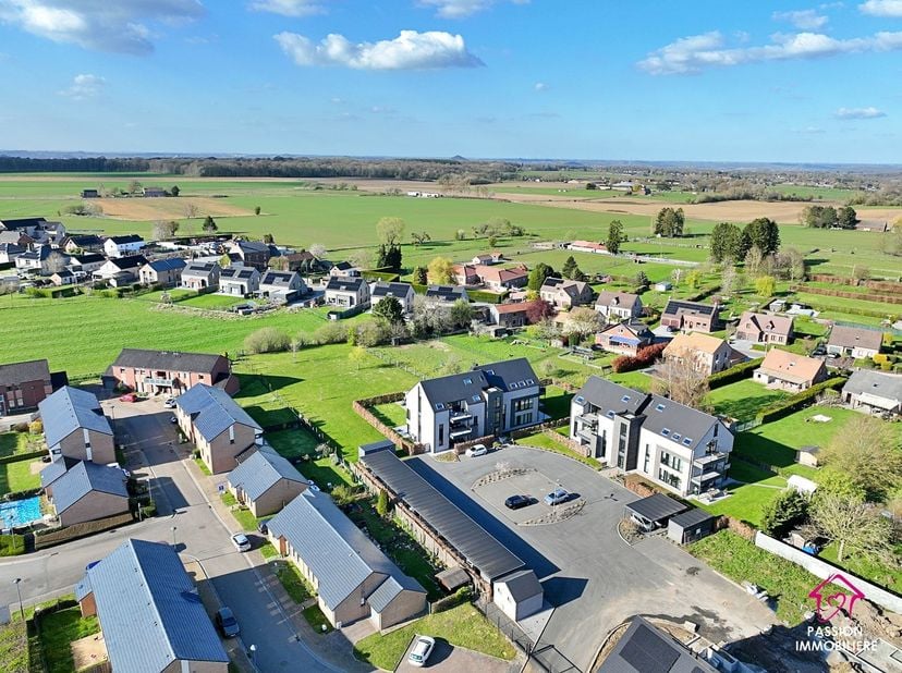 Superbe duplex 3 chambres, situé dans un clos privé et sécurisé à Gerpinnes Flaches.<br />
<br />
Cet appartement, datant de 2021 et avoisinant les