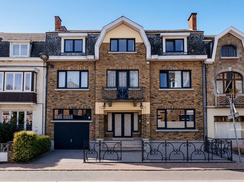 Huis te koop in ,
                    5530 Yvoir