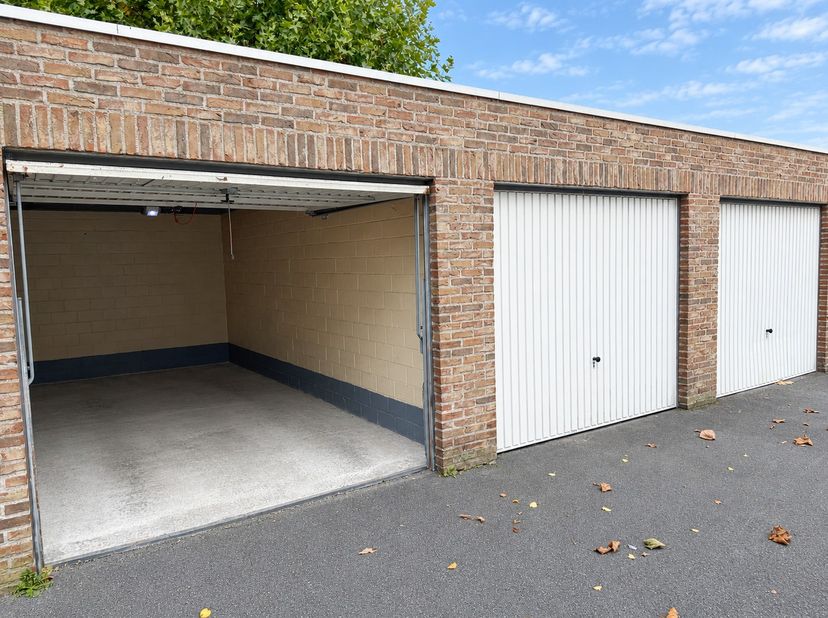 Garage te koop in Koning Albert I-laan 80,
                    8800 Roeselare