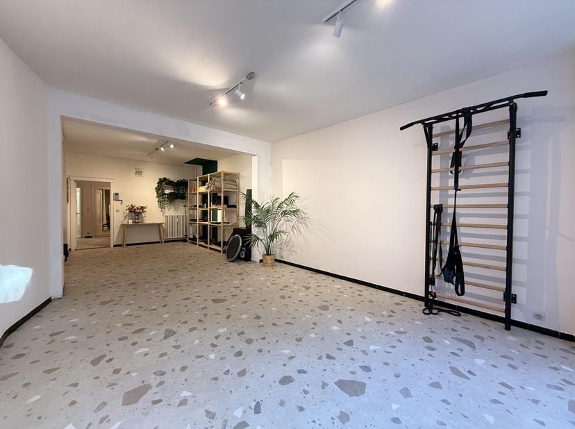 Bien professionnel à vendre à Karel Janssenslaan 23,
                    8400 Oostende