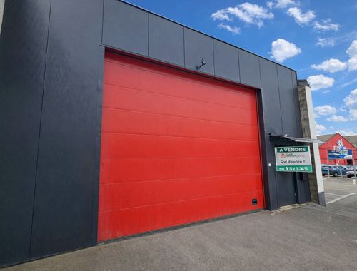                                         Commercieel Gebouw te koop in Couvin, € 250.000
