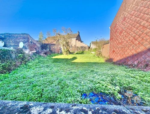                                         Bouwgrond te koop in Gilly, € 39.000
