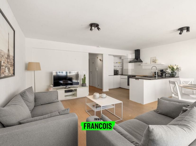 Stijlvol gerenoveerd appartement in Oostende centrum<br />
Ontdek dit instapklaar appartement te koop in het centrum van Oostende, waar comfort en een