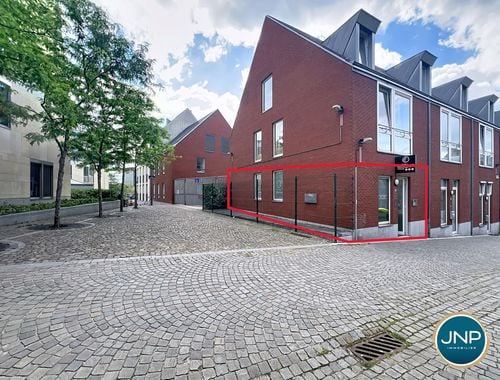                                         Bureaux à louer à Liège, € 450
