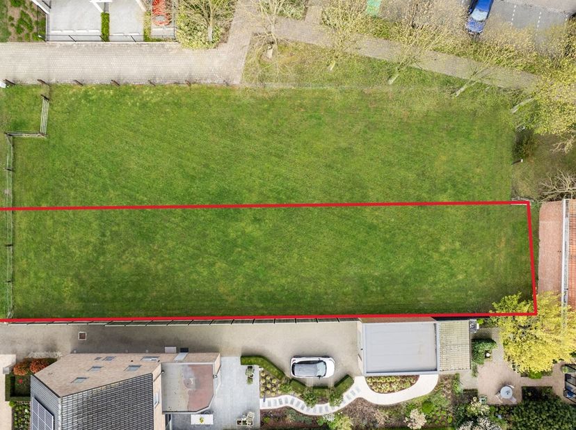 Bouwgrond van 5a53ca voor halfopen bebouwing op rustige ligging in Geel<br />
Gelegen in een rustige, landelijke straat in Geel, combineert deze bouwg