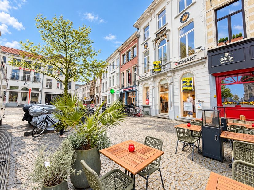 Bedrijfsvastgoed te huur in Markt 26,
                    9700 Oudenaarde