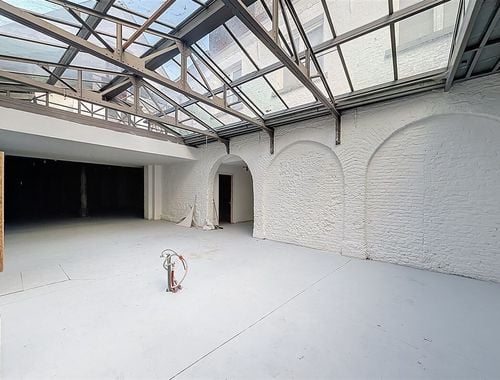                                         Bâtiment commercial à louer à Bruxelles, € 6.900
