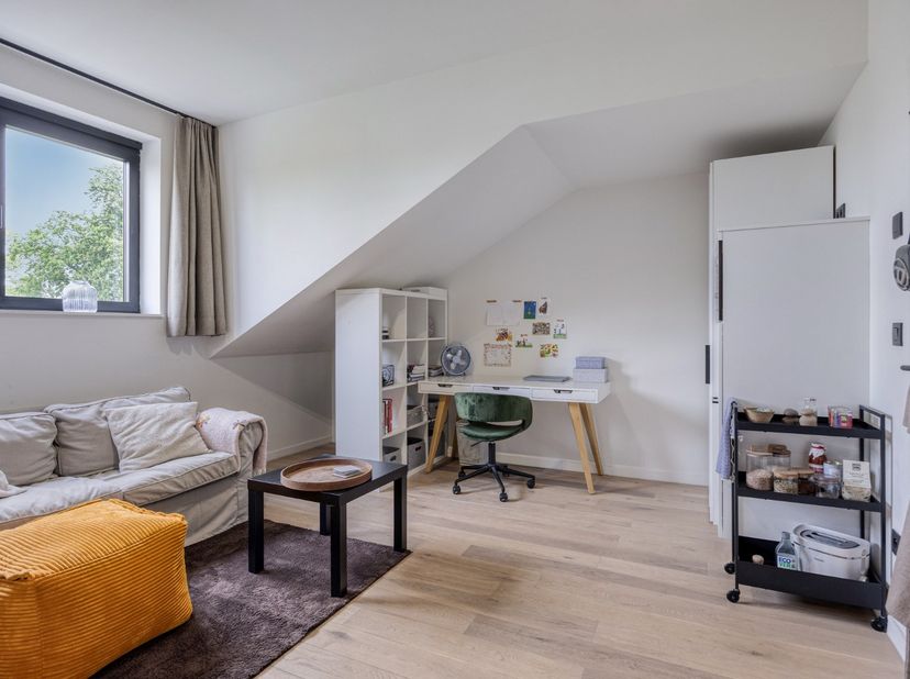 Deze prachtige residentie met uitzonderlijke tuin, 2 gemeenschappelijke keukens en ontspanningsruimtes,  is gelegen op de Leuvense ring. Alle facultei