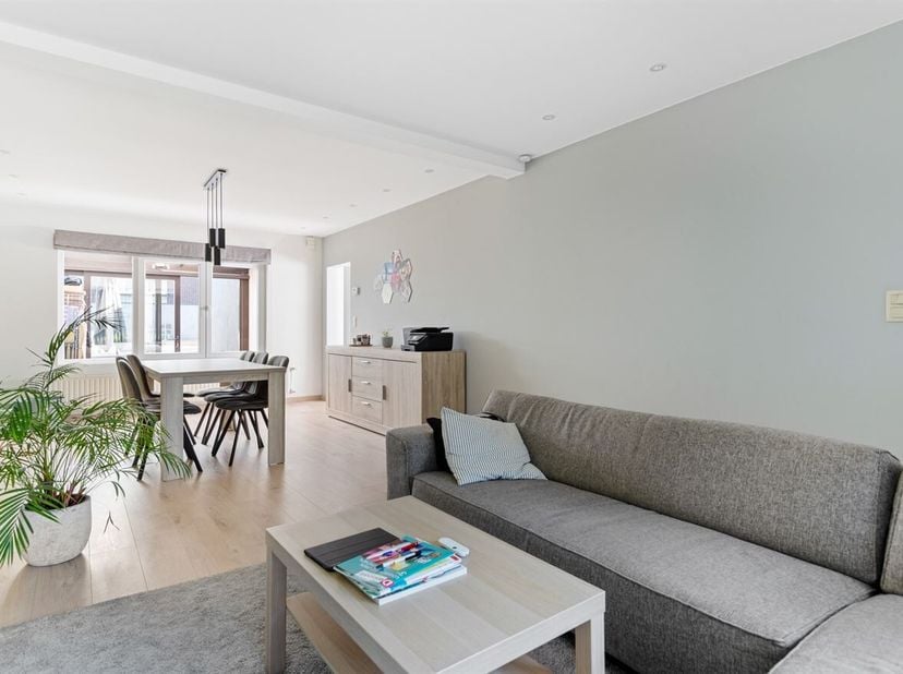 Locatie: <br />
Deze woning is gelegen aan de Kerkdreef 13 in Rijkevorsel, op een rustige en vlot bereikbare locatie. Het centrum van Rijkevorsel bevi