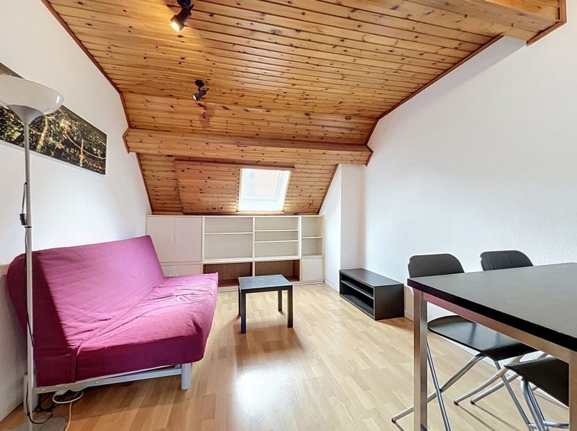 TE HUUR – Appartement met 1 slaapkamer in het hart van de Europese Wijk in Brussel (Schuman)<br />
Onmiddellijk beschikbaar, ontdek dit charmante appa