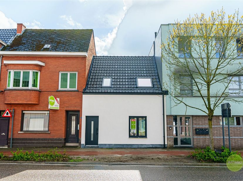 Modern gerenoveerde woning met 3 slaapkamers in het centrum van Mol<br />
<br />
Welkom in deze instapklare, smaakvol gerenoveerde woning, ideaal ge