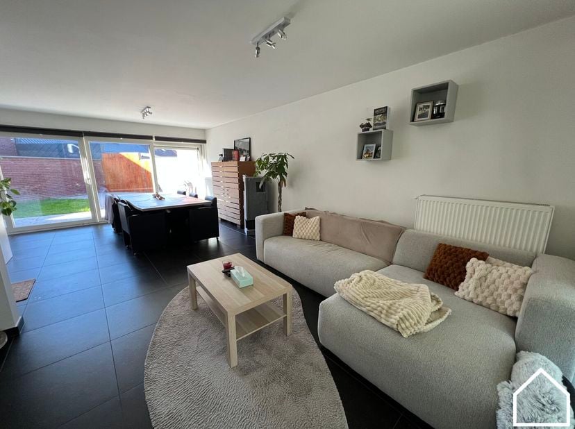 Bent u op zoek naar een comfortabele en volledig instapklare woning op een rustige locatie, zonder in te boeten aan bereikbaarheid en voorzieningen? D